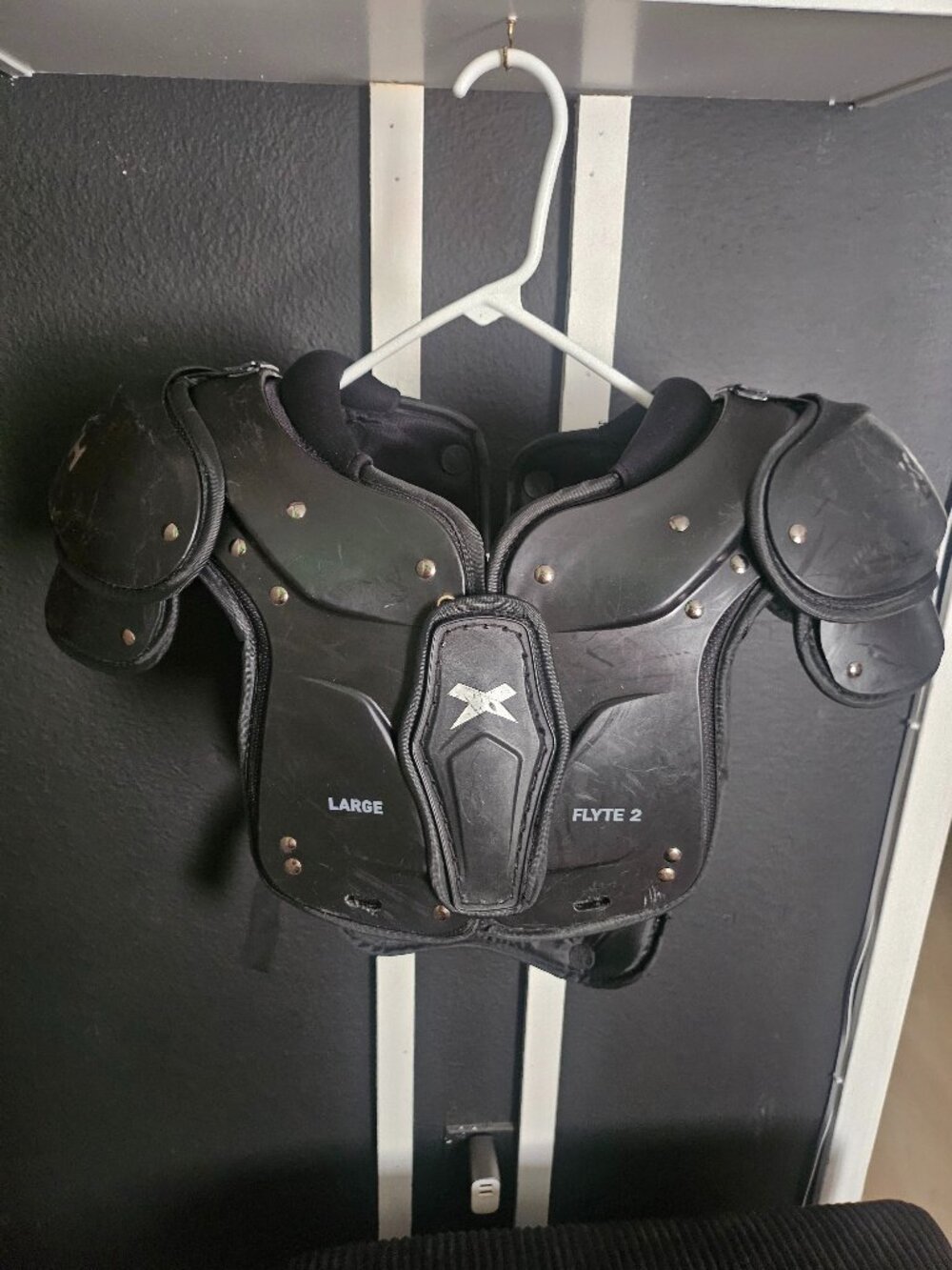 Zenith Youth football shoulder pads w/ backplate